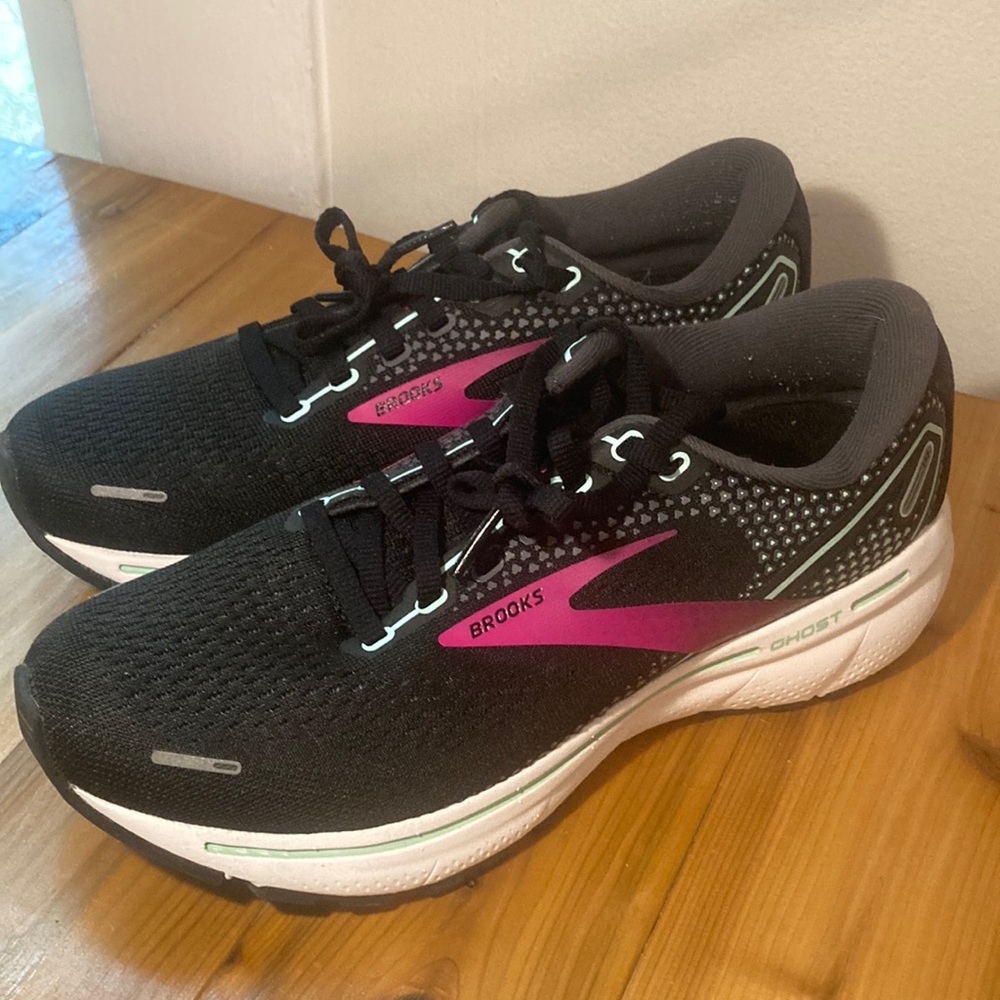 Brooks Ghost 14 in Women’s Size 7 in GREAT condition! Worn once!